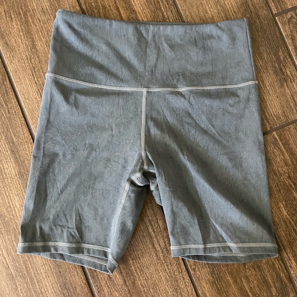 Zyia Active Bike Shorts Size Medium - Picture 1 of 5